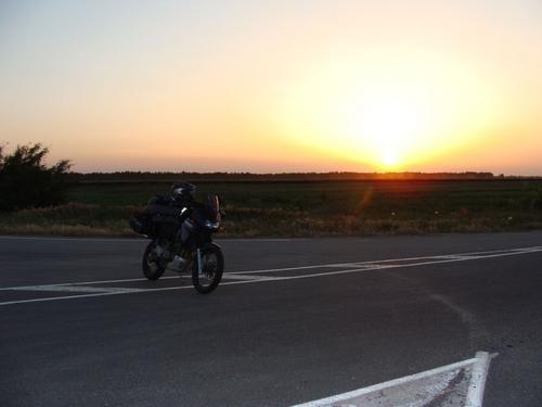 3d/14 -  Vakara saule un moto