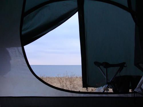 4d/25 - Skats pa "logu"