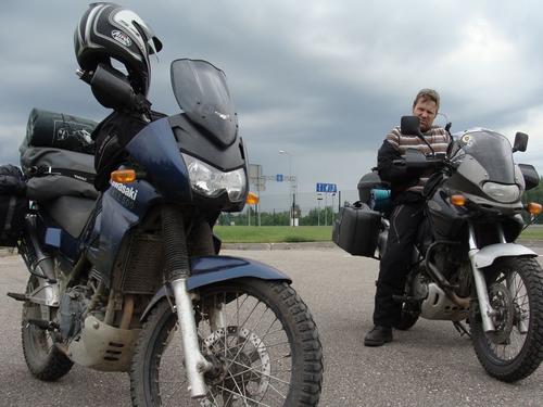 8d/05 - Nomākušās debesis tuvojoties mājām